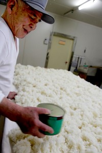 今夏の初呑切りで、 60年かけ日本酒「雑賀」を築いた岸本杜氏さん引退の画像