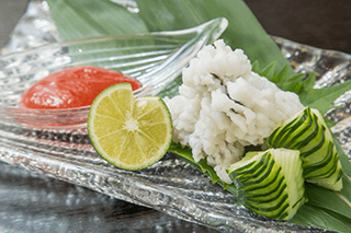 このお酒に合うお料理：ハモの湯引き梅肉和え