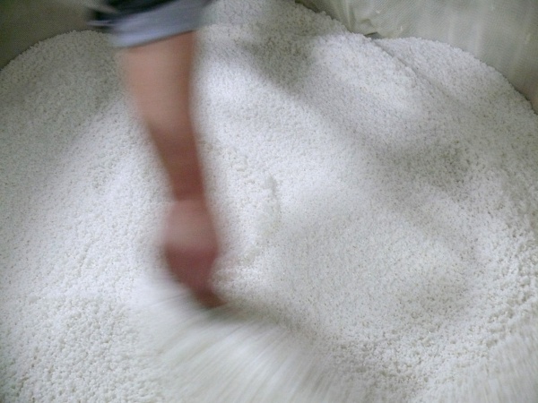 洗米を大釜へ仕込み、蒸すP1230375(修正)★●
